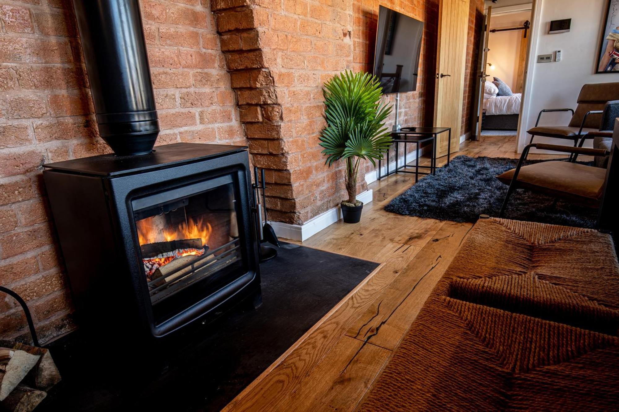 Villa Vip 3Br Grade2 Luxurious Industrial House With Wood Fire, Electric Blinds And Big Cast Iron Windows In The Heart Of The Jq Birmingam Exterior foto